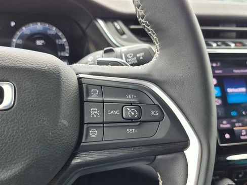 Used 2025 Jeep Grand Cherokee Altitude AWD/4WD image 16
