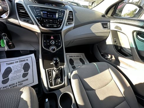 Used 2016 Hyundai Elantra SE image 21