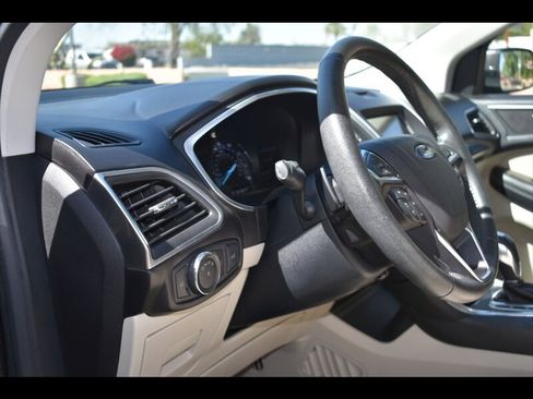 Used 2016 Ford Edge Titanium image 15