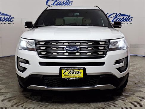 Used 2017 Ford Explorer XLT w/ Equipment Group 201A image 3