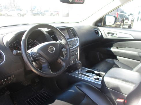 Used 2017 Nissan Pathfinder SL image 8