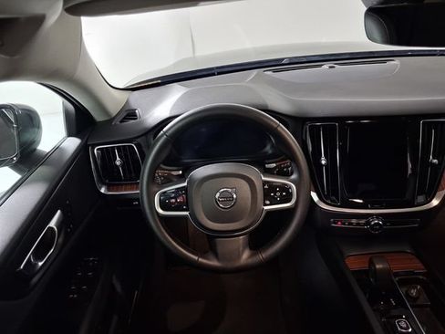 Used 2025 Volvo V60 B5 Cross Country Plus AWD/4WD image 12