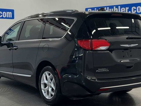 Used 2018 Chrysler Pacifica Touring-L w/ Tire & Wheel Group FWD image 6