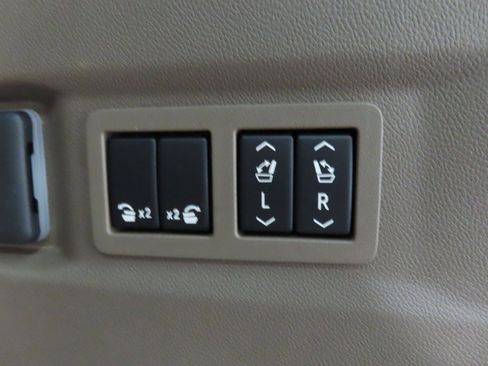 Used 2025 GMC Yukon Denali w/ Denali Reserve Package image 41