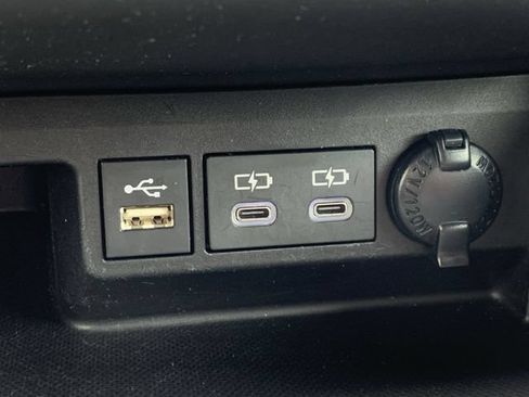 Used 2024 Toyota Highlander XLE FWD image 27