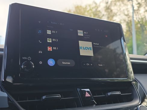 Used 2024 Toyota Corolla Cross LE image 31