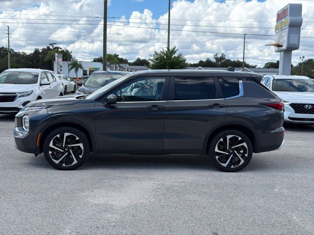 Used 2024 Mitsubishi Outlander SE FWD image 2
