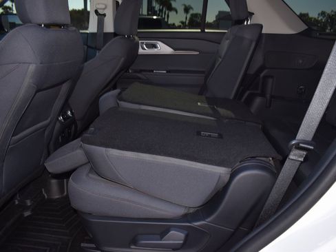 Used 2025 Ford Explorer Active image 9