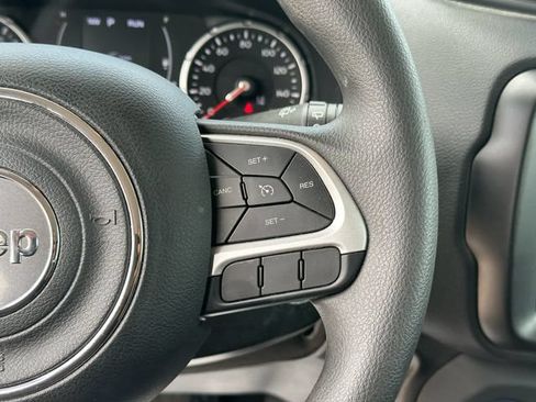 Used 2023 Jeep Renegade Latitude AWD/4WD image 14