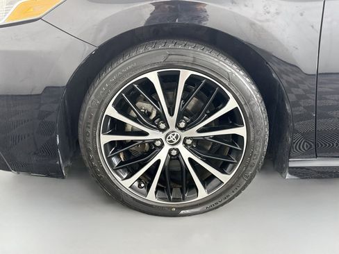 Used 2020 Toyota Camry SE FWD image 37