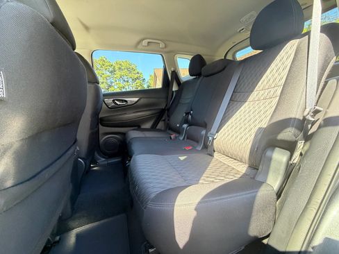 Used 2018 Nissan Rogue SV w/ Premium Package FWD image 21