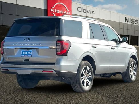 Used 2022 Ford Expedition Limited image 3
