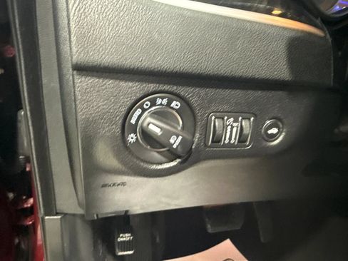 Used 2019 Chrysler 300 Limited w/ Safetytec Plus Group AWD/4WD image 19