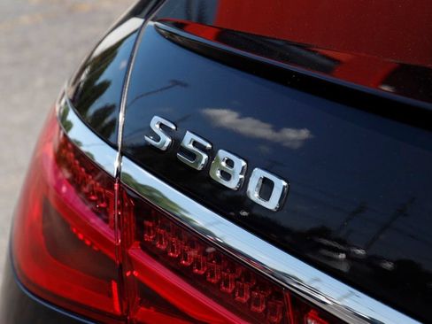Used 2023 Mercedes-Benz S 580 4MATIC Sedan w/ AMG Line image 11