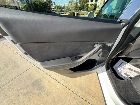 Used 2023 Tesla Model Y Long Range AWD/4WD image 34