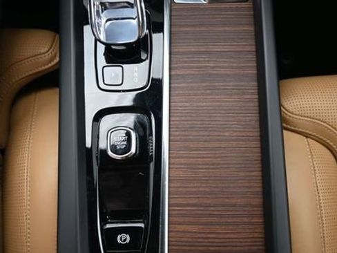 Used 2023 Volvo XC60 B5 Ultimate w/ Protection Package Premier image 10