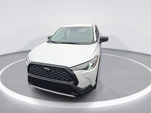 Used 2025 Toyota Corolla Cross L image 3