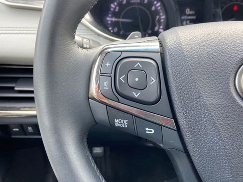 Used 2014 Toyota Avalon Limited image 17