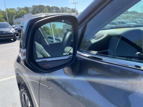 Used 2021 Toyota Highlander XLE image 28