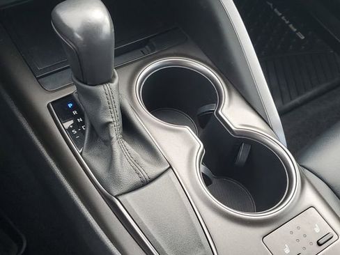 Used 2024 Toyota Camry SE image 25