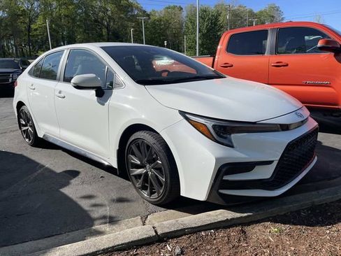 Used 2025 Toyota Corolla SE image 5