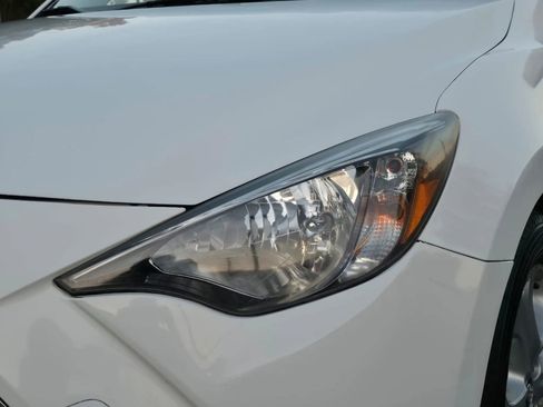 Used 2018 Toyota Yaris iA image 12