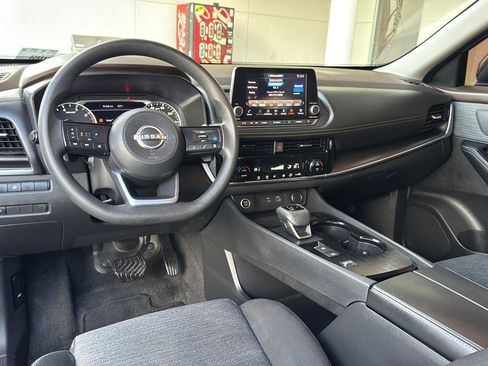 Used 2022 Nissan Rogue SV image 16