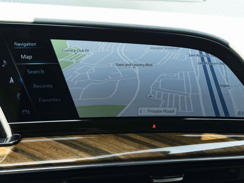 Used 2024 Cadillac Escalade Premium Luxury Platinum w/ LPO, Floor Liner Package AWD/4WD image 30
