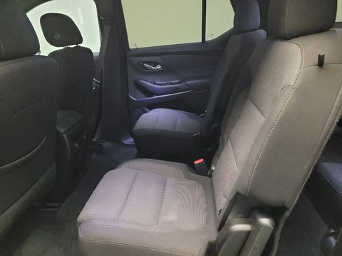 Used 2022 Chevrolet Traverse LT image 18