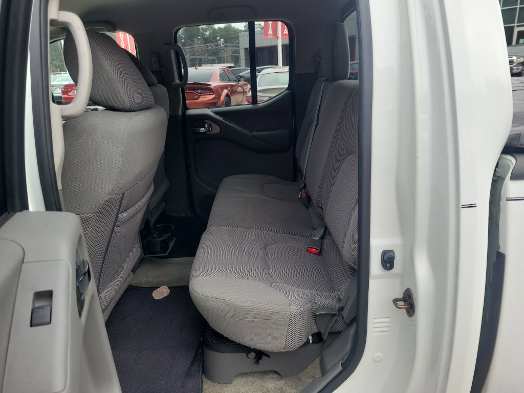 Used 2015 Nissan Frontier SV RWD image 28