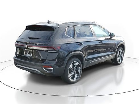 New 2026 Volkswagen Taos SE image 4