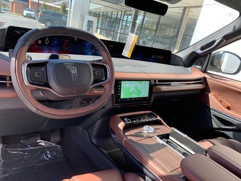 New 2026 Lincoln Navigator Reserve AWD/4WD image 25