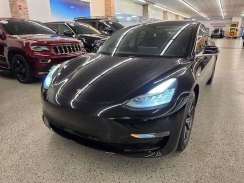 Used 2019 Tesla Model 3 Mid Range RWD image 2