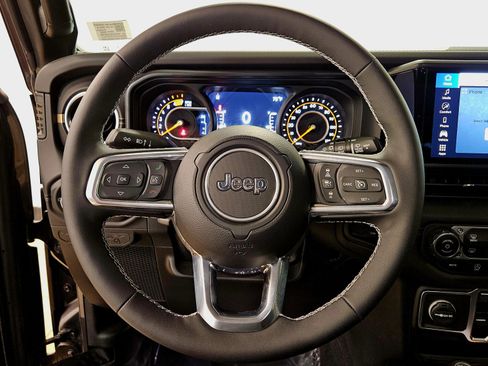 Used 2025 Jeep Wrangler Sahara AWD/4WD image 30