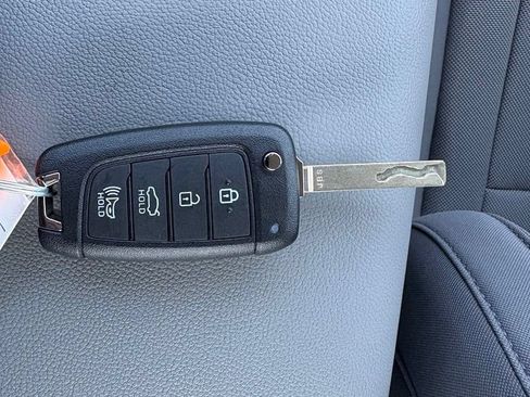 New 2026 Hyundai Elantra SE FWD image 2