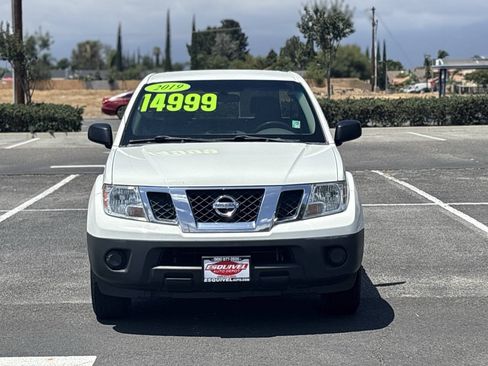 Used 2019 Nissan Frontier S RWD image 2
