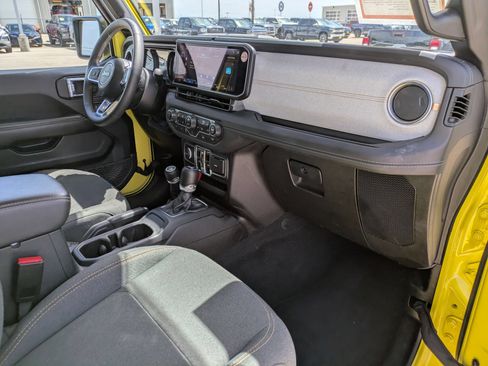 Used 2024 Jeep Wrangler Unlimited Sahara AWD/4WD image 30