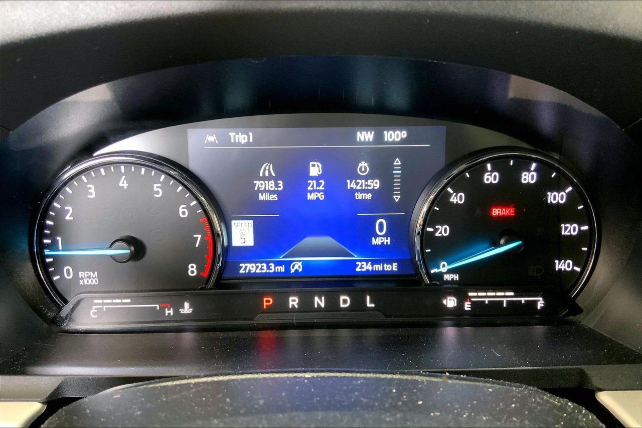 Used 2024 Ford Explorer XLT w/ Equipment Group 202A RWD image 18