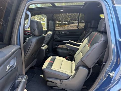 Used 2024 Chevrolet Traverse RS AWD/4WD image 12