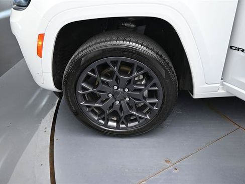 Used 2026 Jeep Grand Cherokee L Summit w/ Obsidian Package AWD/4WD image 23