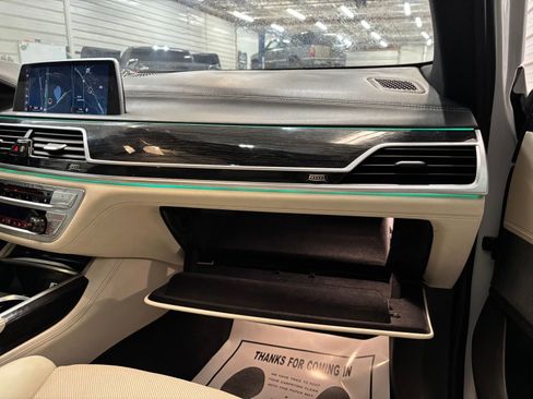 Used 2016 BMW 750i xDrive image 29