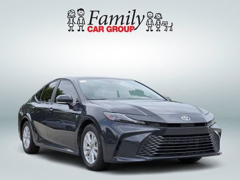 Used 2025 Toyota Camry LE w/ Convenience Package FWD image 2