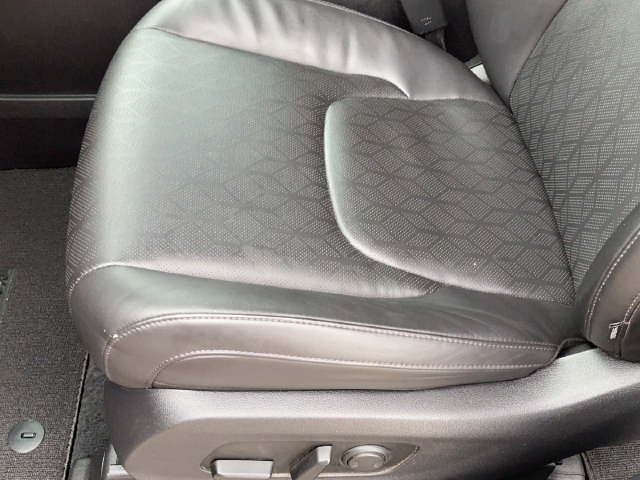 Used 2024 Kia Carnival EX FWD image 15