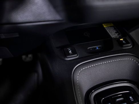 Used 2025 Toyota Corolla Premium image 31