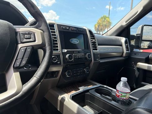 Used 2017 Ford F250 Lariat w/ Lariat Ultimate Package AWD/4WD image 6