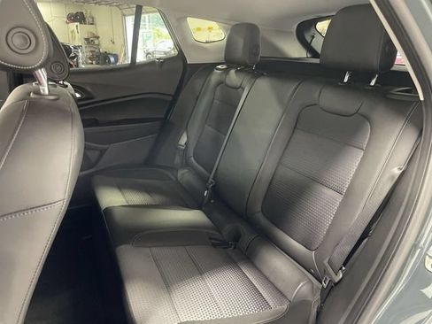 Used 2025 Chevrolet Trax LT FWD image 23