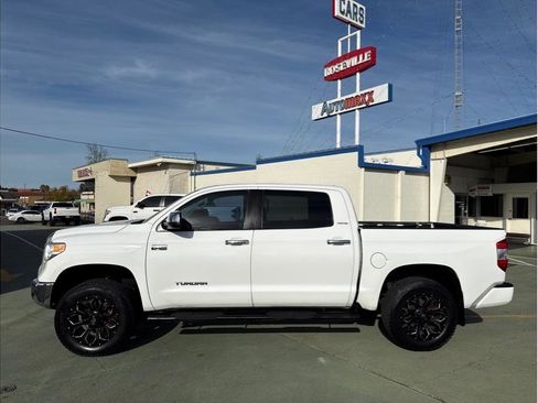 Used 2015 Toyota Tundra Limited w/ Limited Premium Package image 9
