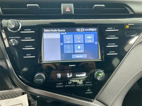 Used 2020 Toyota Camry SE image 14