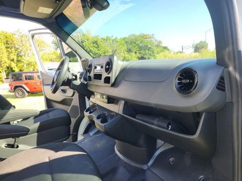 Used 2024 Mercedes-Benz Sprinter 2500 image 27
