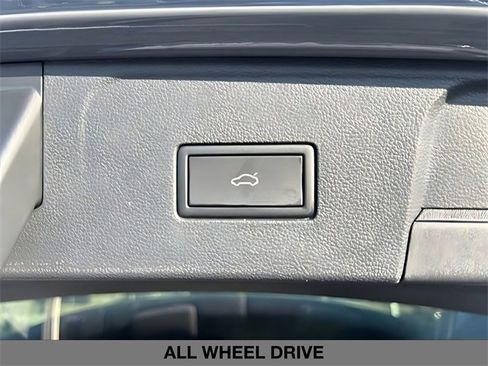 Used 2025 Volkswagen Atlas SEL image 15